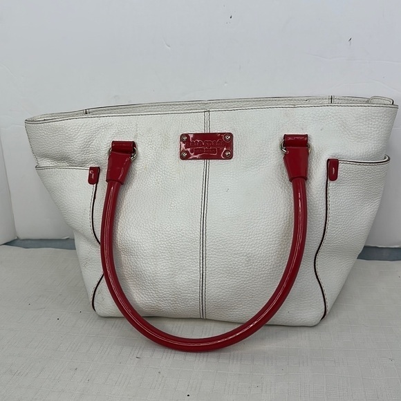 KATE SPADE WHITE PEBBLED LEATHER RED PATENT LEATHER HANDLE TOTE - Picture 1 of 10